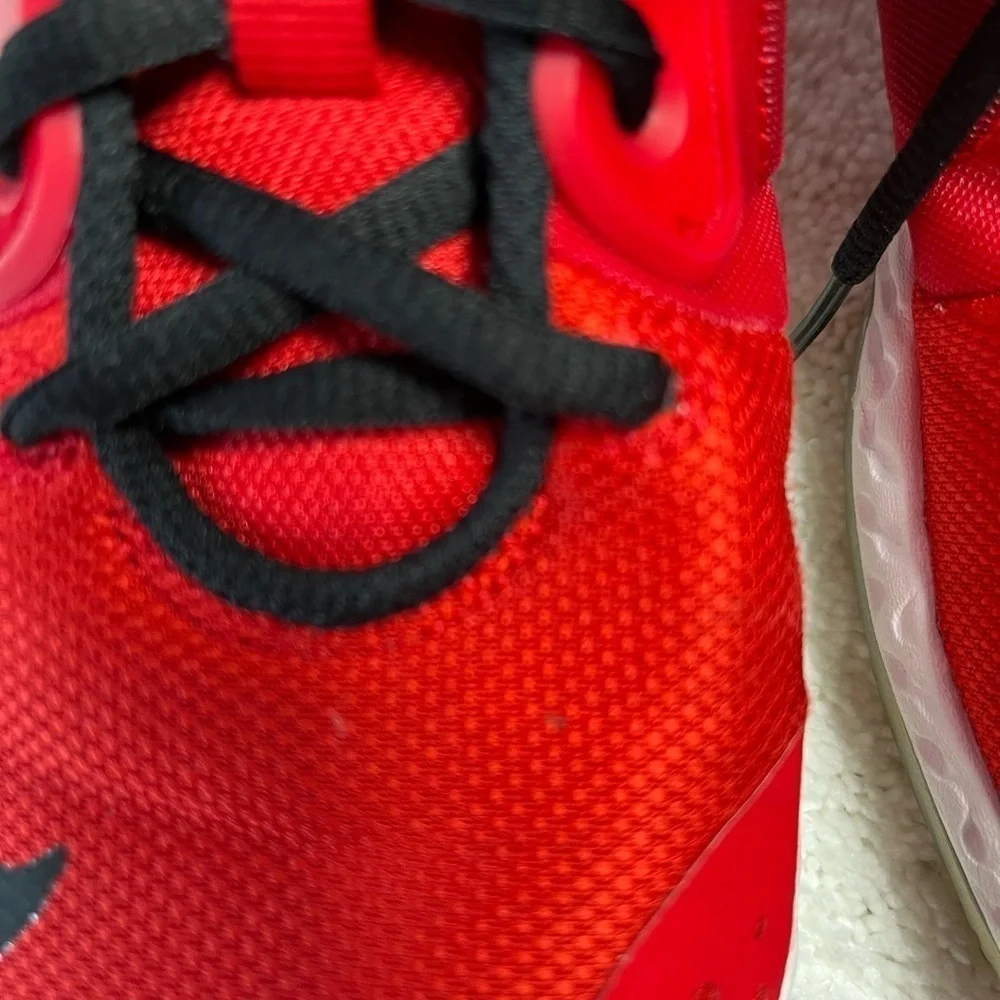 Nike KD Trey 5 VII GS University Red-Size:  5.5Y-Basketball Shoes-Pre-owned